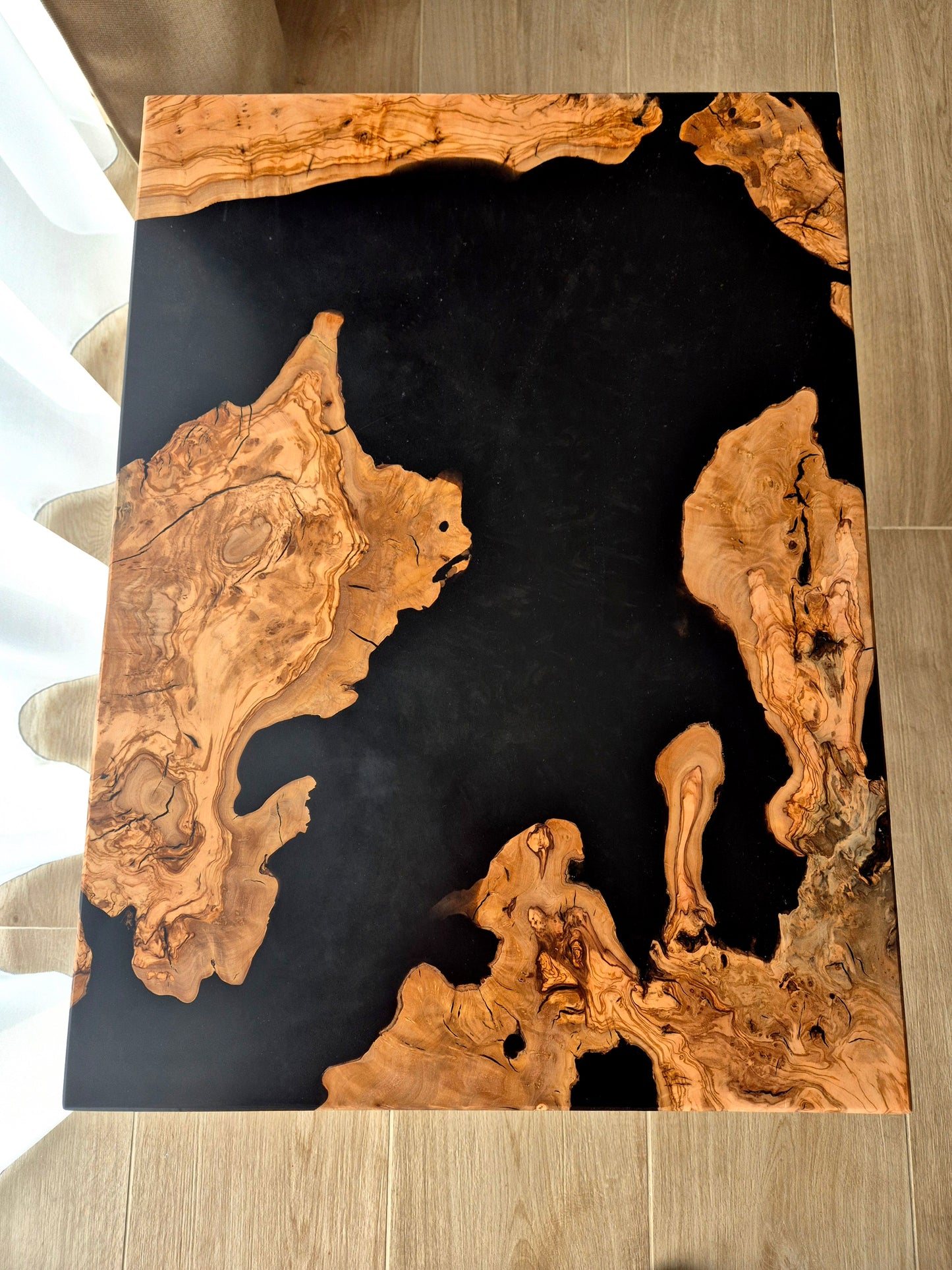 Table basse racine d'olivier
