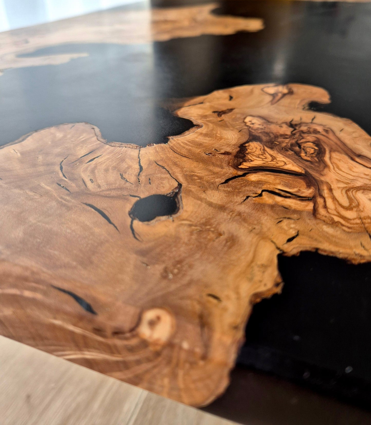 Table basse racine d'olivier