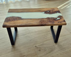 Table basse en loupe d’orme & résine époxy blanche