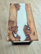 Table basse en loupe d’orme & résine époxy blanche