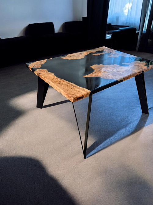 Tables basses à deux niveaux uniques fabriquées à la main en bois d'olivier et résine époxy Tables basses à deux niveaux uniques fabriquées à la main en bois d'olivier et résine époxy