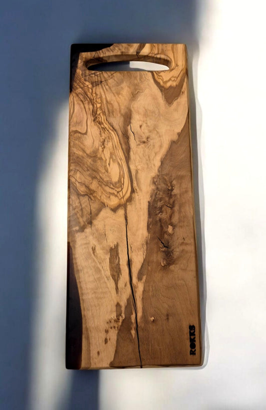 Planche à découper en bois d’olivier et epoxy brune
