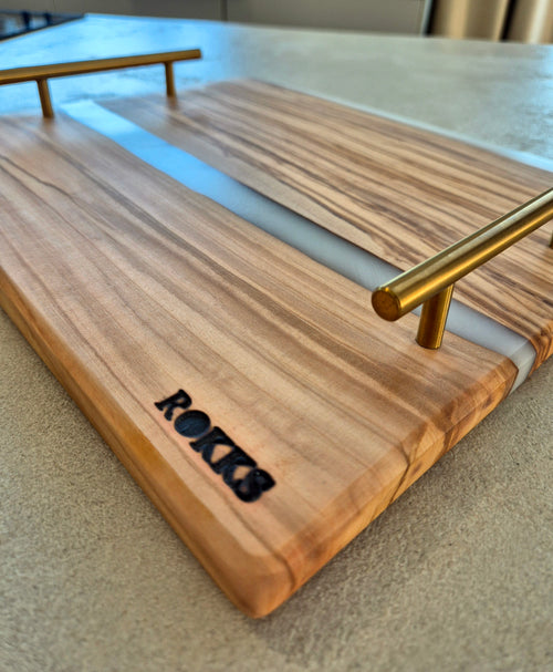 Plateau en bois d’olivier & résine époxy blanche