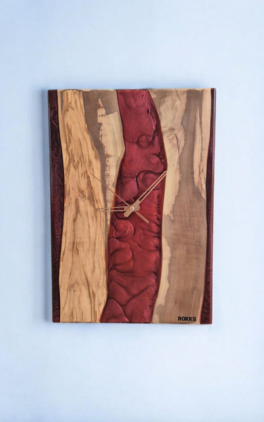 Horloge murale bois d'olivier et resine epoxy bordeaux mica